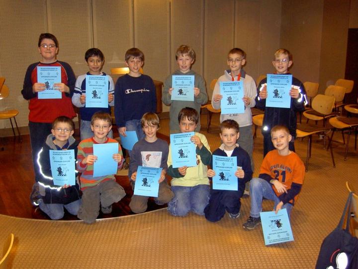 Die Teilnehmer des Schachkurses haben erfolgreich das Springerdiplom bestanden.