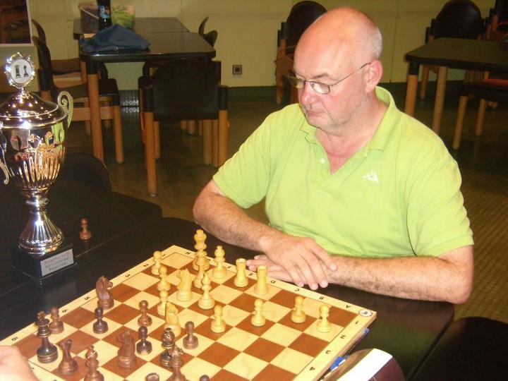 Hans-Peter Faißt gewinnt den Pokal der Schachfreunde