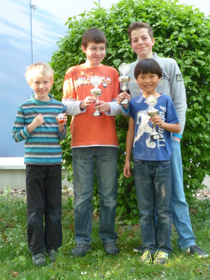 Erfolgreich beim Deizisau-Kinderopen (von links): Tobias Kölle, Marc Schallner, Jonathan Leutschaft und Danny Yi (vorne rechts)