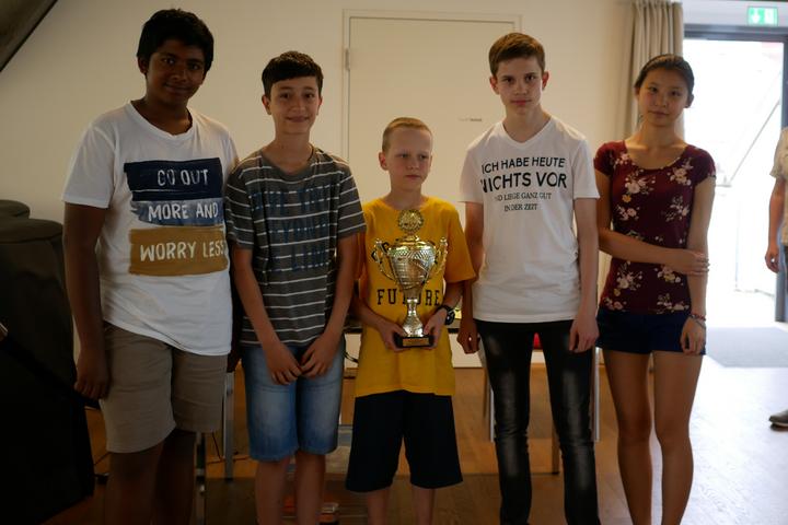 Die Jugendmannschaft der Schachfreunde ist Meister der Bezirksjugendliga. Von links: Nils Afonso, Alen Hasanovic, Malte Kluge, Christian Link und Wendy Yi.