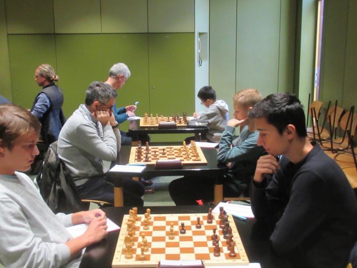 Yunqi Li, Kian Retzlaff und Alen Hasanovic (vorne, rechts) im Spiel der Bezirksklasse Kornwestheim III gegen Münchingen