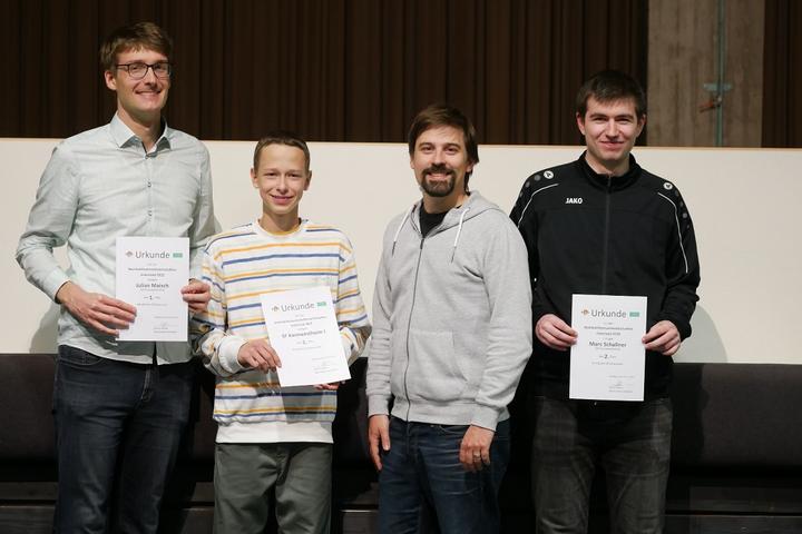 Erster Platz für die Schachfreunde 59 bei den Bezirksblitzmeisterschaften: Julian Maisch, Malte Kluge, Till Steinmeyer und Marc Schallner (von links)