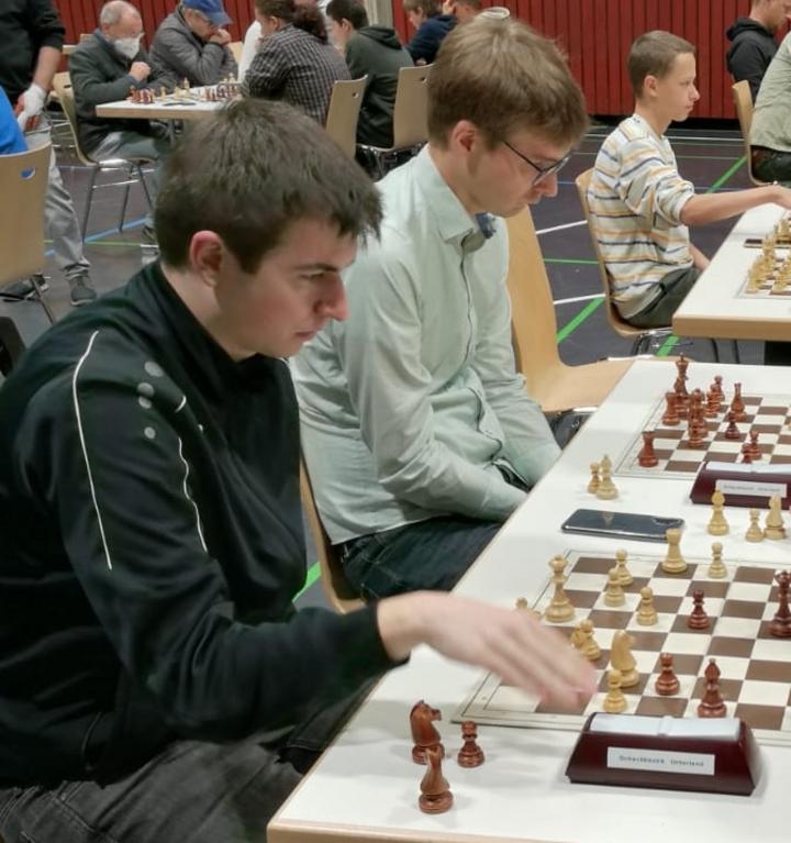 Marc Schallner (vorne) und Julian Maisch waren für die Schachfreunde 59 bei den Württembergischen Blitzmeisterschaften dabei.