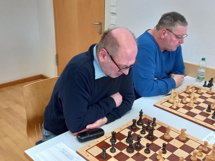 Thomas Bantel (links) und Wolfgang Gaus sind mit der zweiten Mannschaft Tabellenführer
