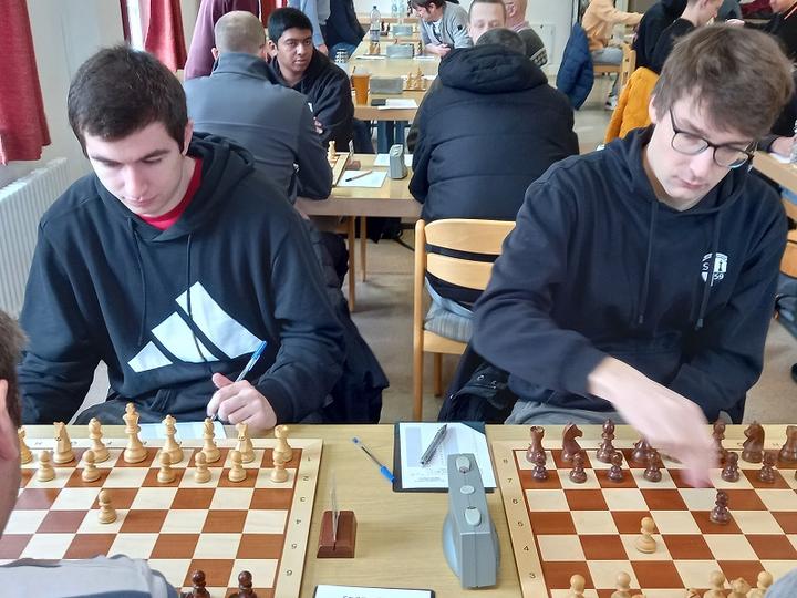 Gegen Ludwigsburg II punkteten an den Spitzenbrettern der Schachfreunde Marc Schallner (links) und Mannschaftsführer Julian Maisch